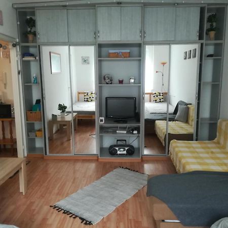 Var Apartman Мисколк Екстериор снимка