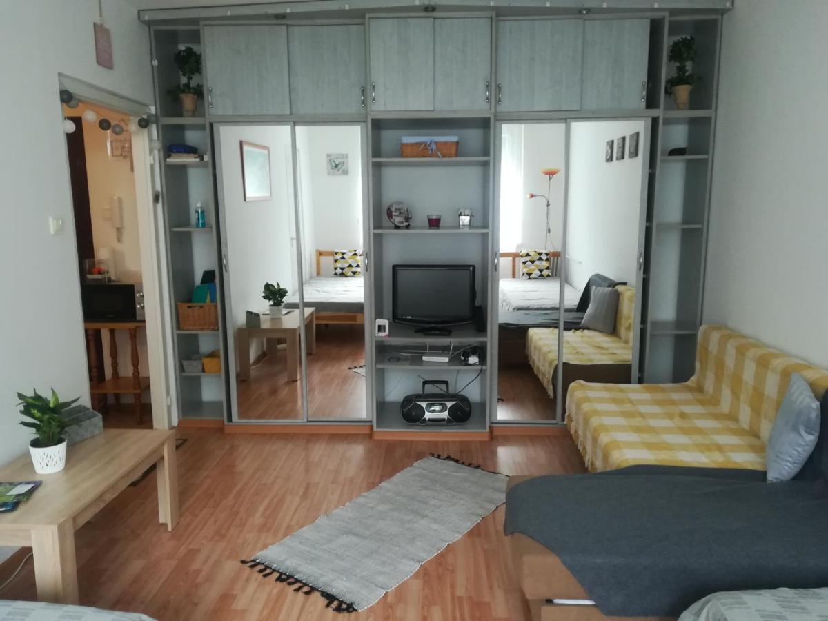 Var Apartman Мисколк Екстериор снимка