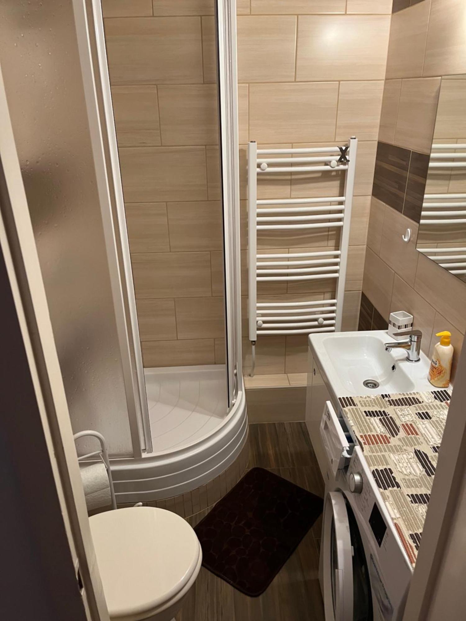 Var Apartman Мисколк Екстериор снимка