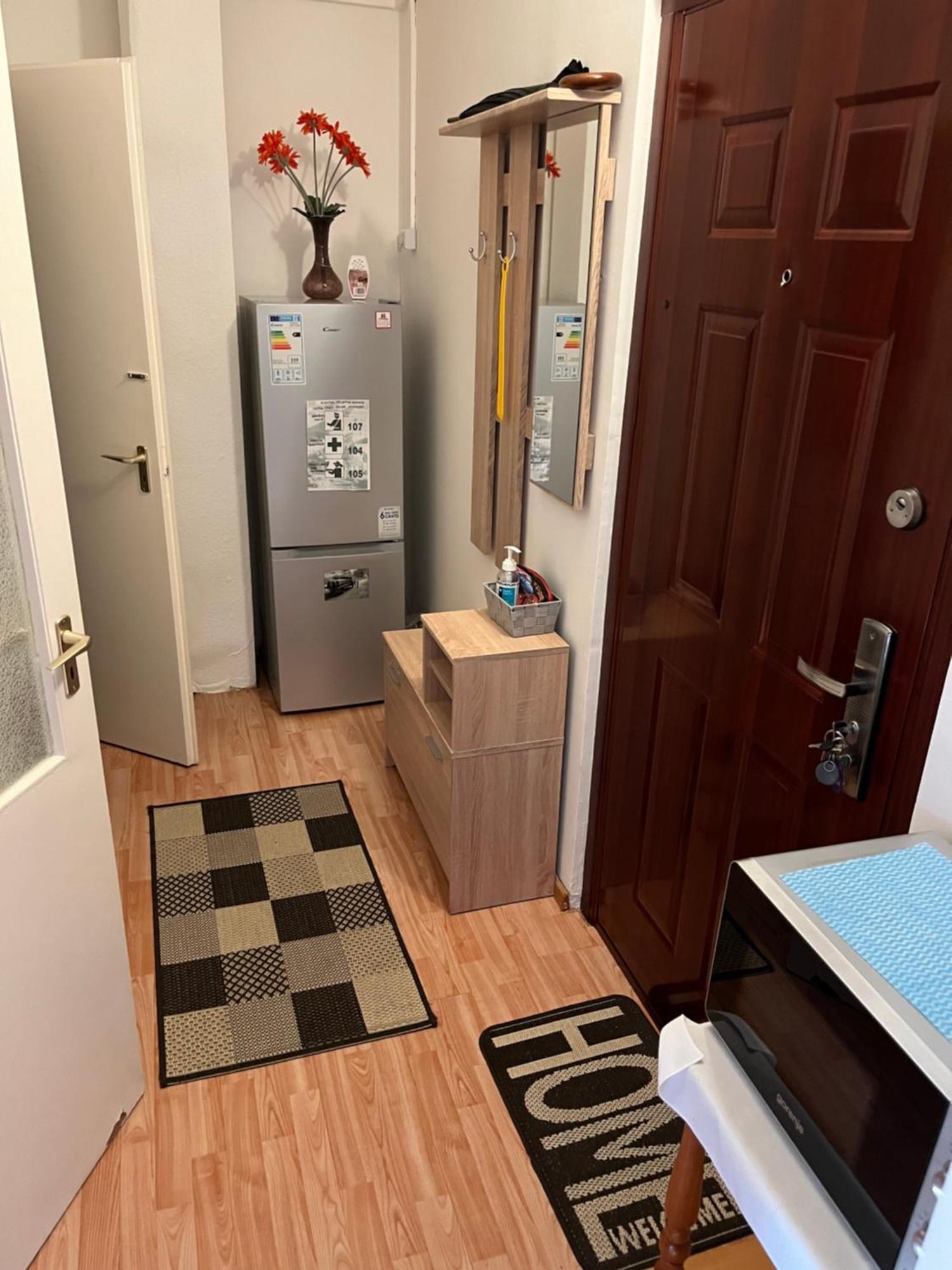 Var Apartman Мисколк Екстериор снимка